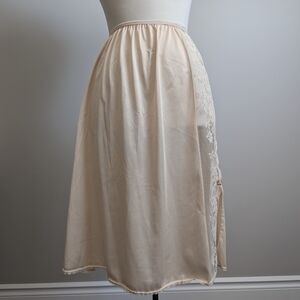 Vintage 1970s Cream Nude Nylon Slip Skirt Lace Romantic Delicate Rose Feminine